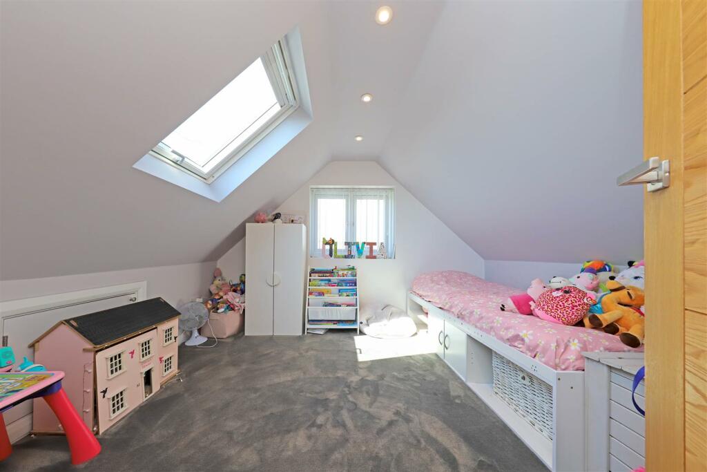 nicholas james hammy way bed 4.jpg