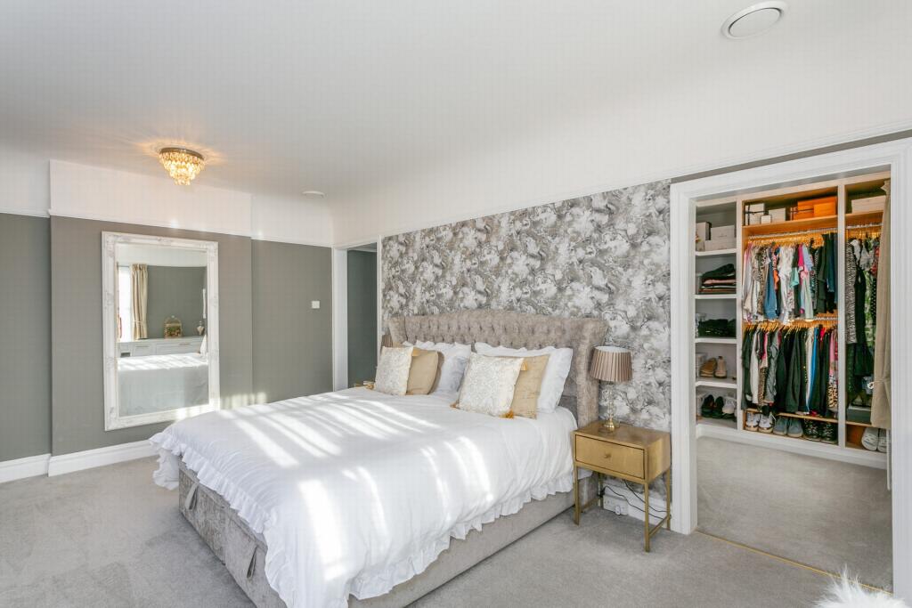 Principal bedroom