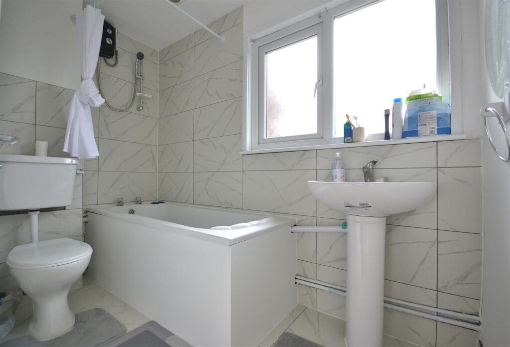 bathroom 1_202.JPG