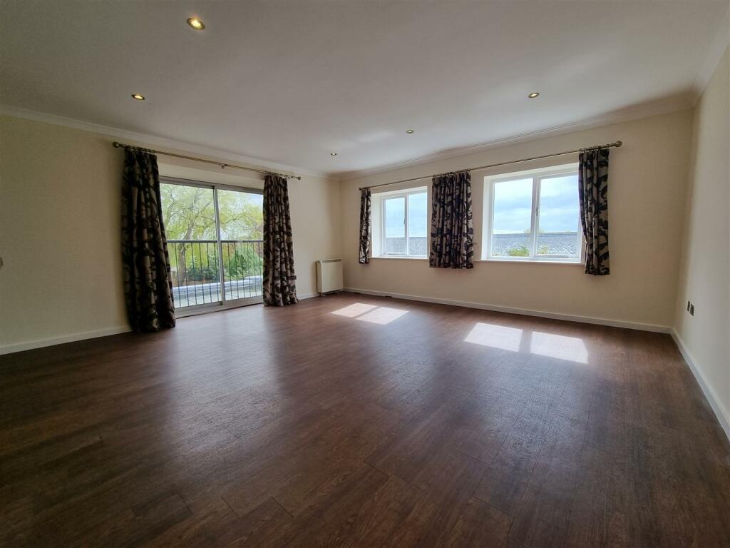 Lounge.jpg