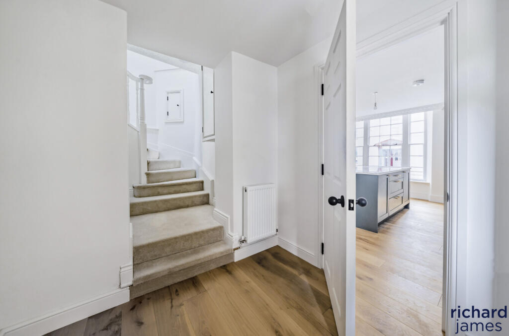 ef9ec817-5383-458...