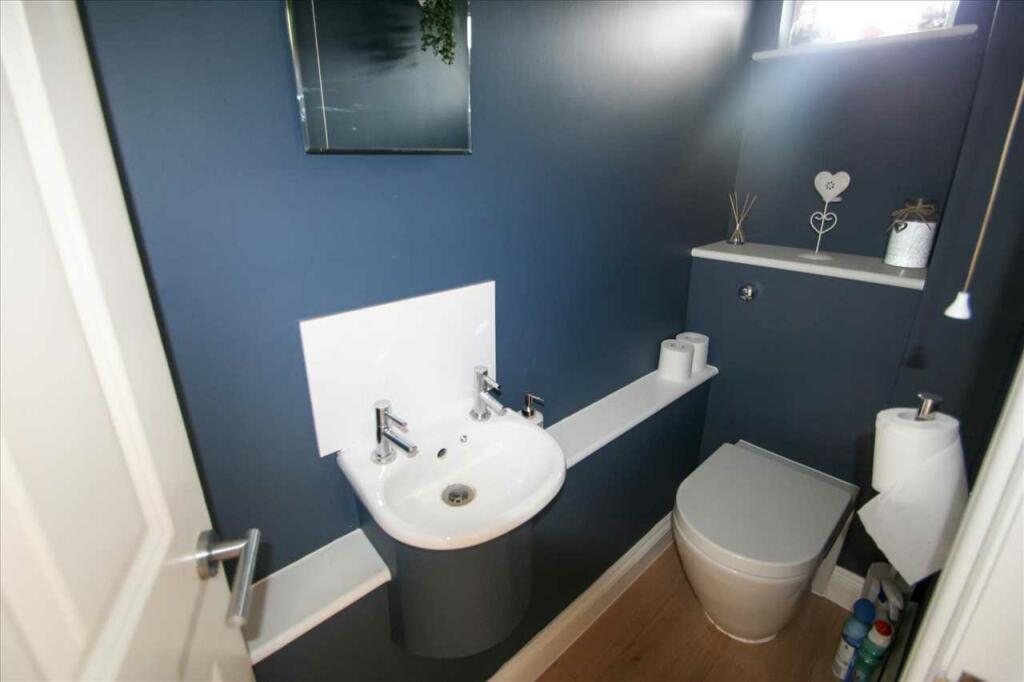 Cloakroom/wc
