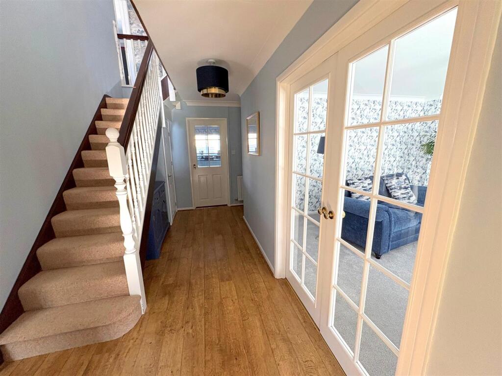Hallway a.jpg