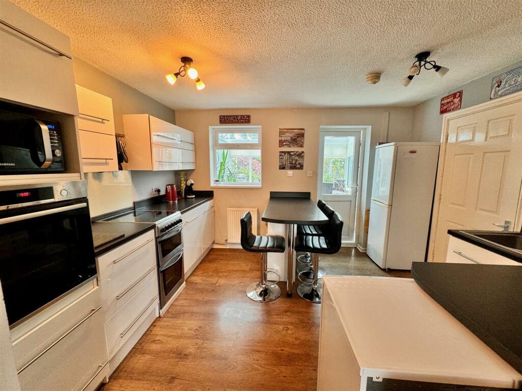 BREAKFAST KITCHEN