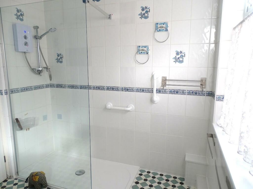SHOWER ROOM