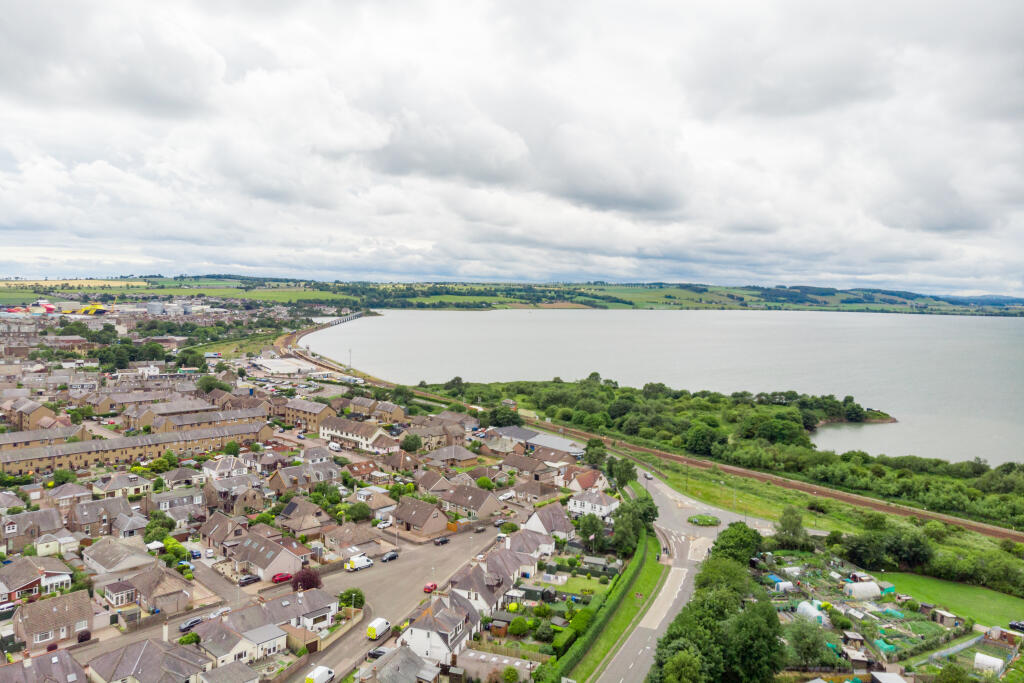 Surrounding Area &amp; Montrose Basin