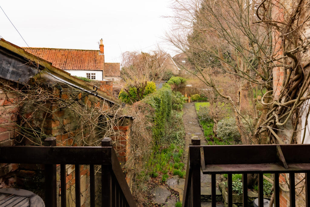 265440 - OM-hr-30.jpg