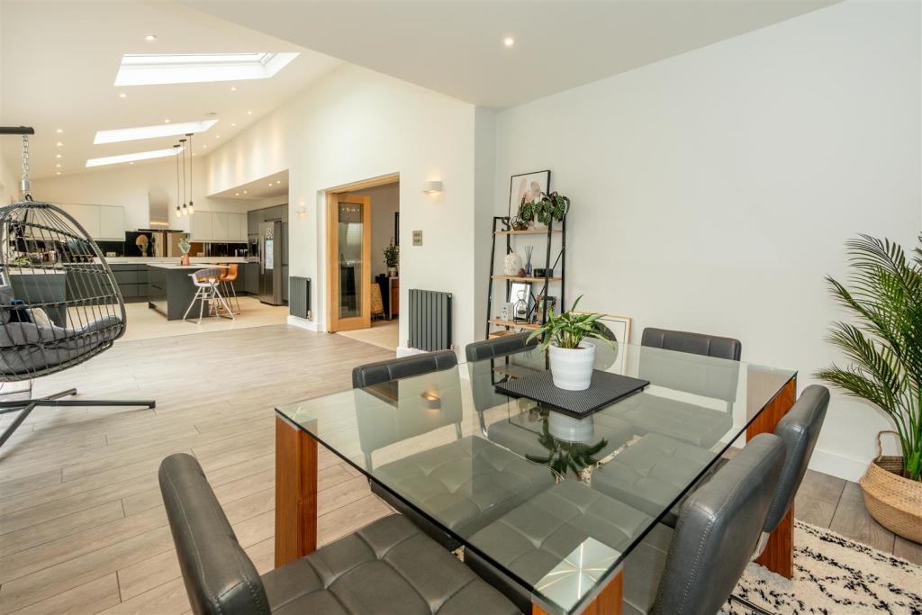 Open Plan Living &amp; Dining Kitchen.jpg
