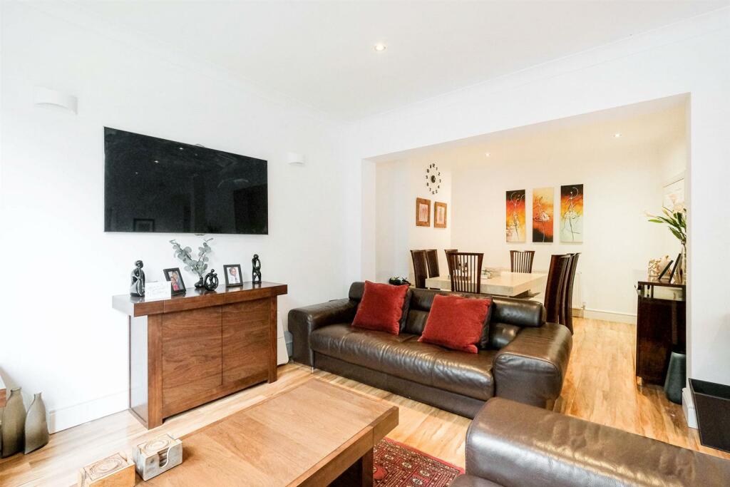 103 Chingford Avenue-25_resized.jpg