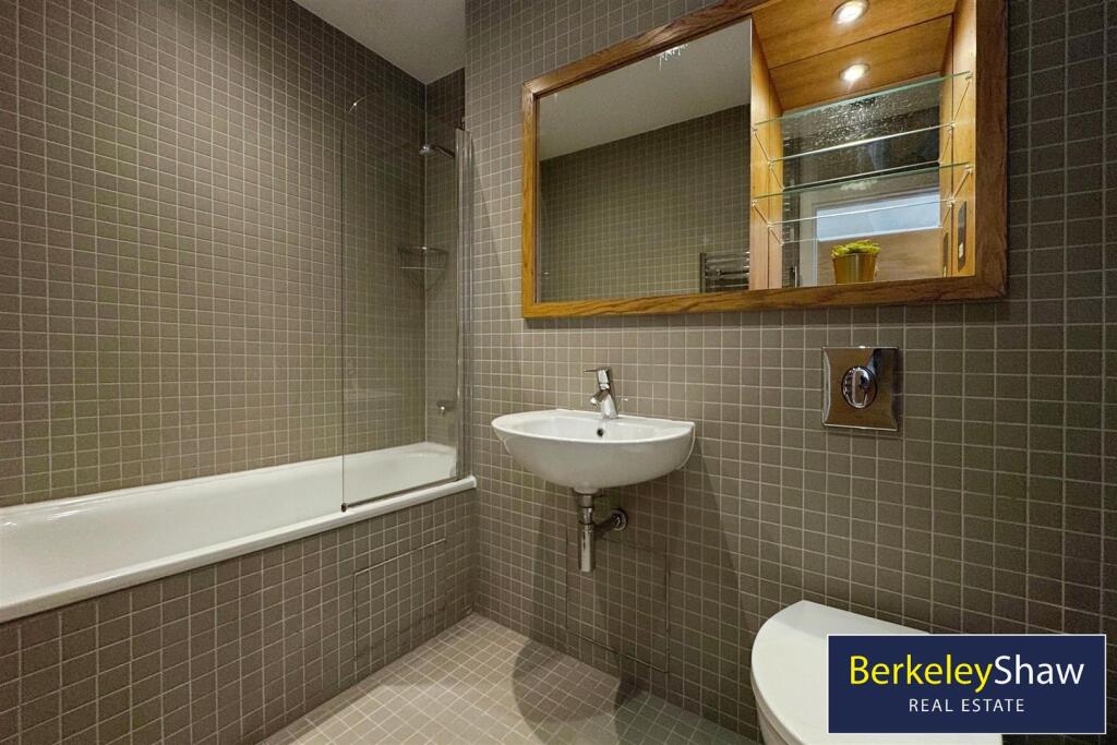 En-suite bathroom