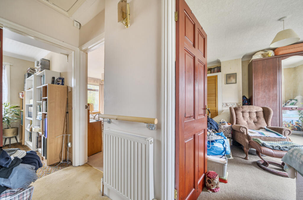 1365304-4-68ee1fa...