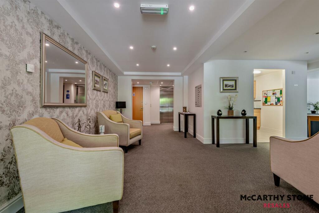8596840-interior24-800.JPG