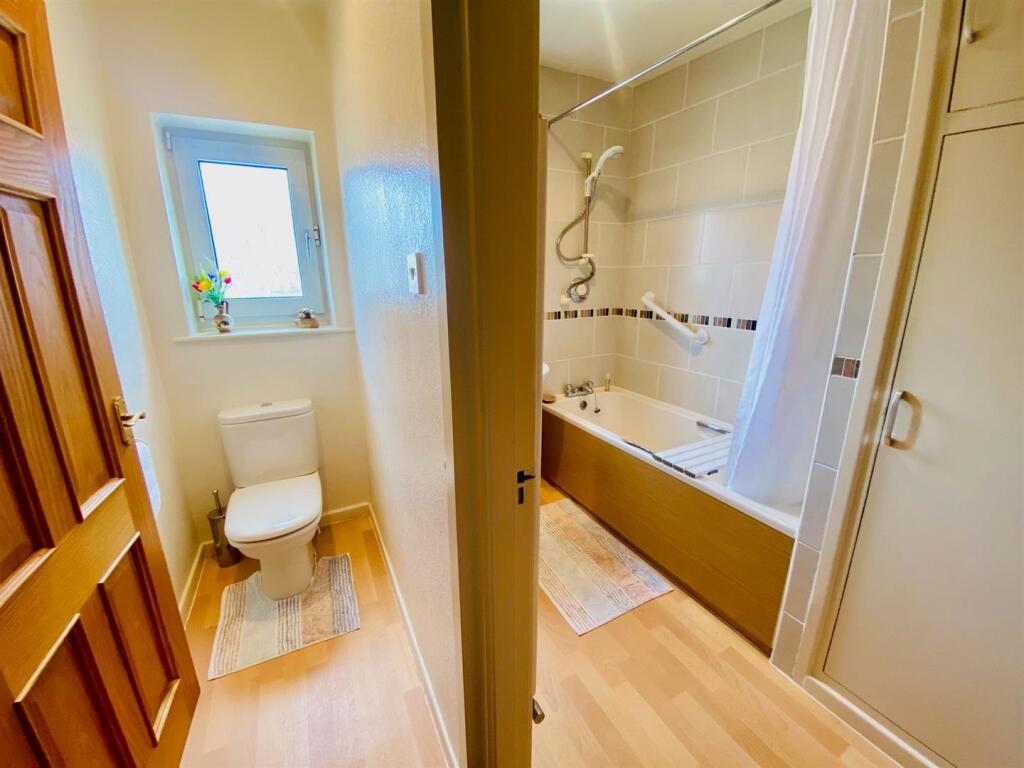 bathroom and sep wc.jpg