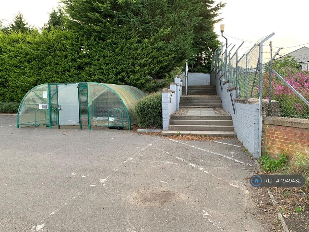 Main Street - Steps To Garden