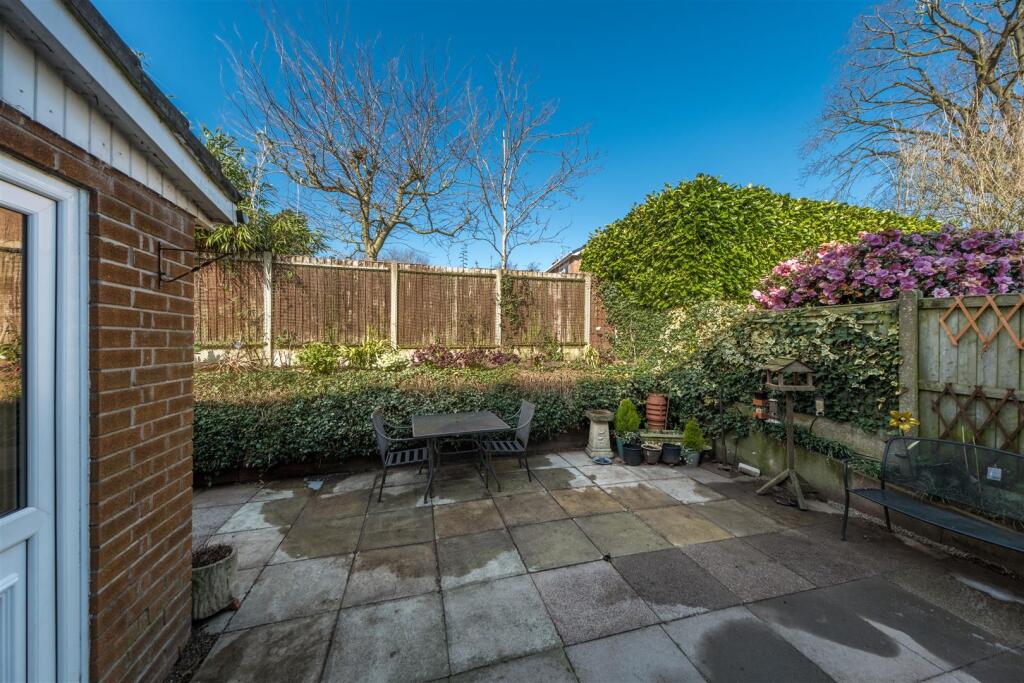 10 Windsor Close-028.jpg