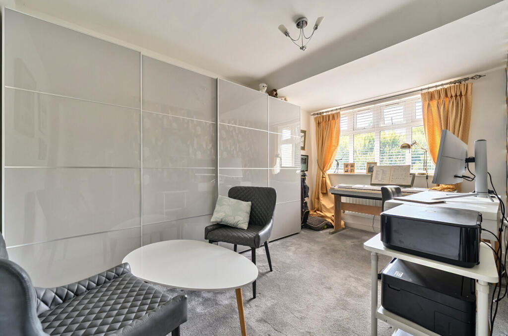 1326173-4-687a379...