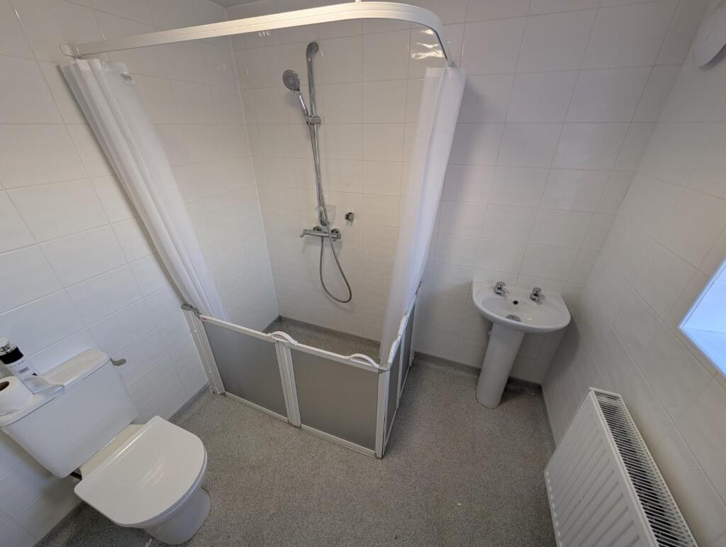 Ground Floor Wet Room W/c