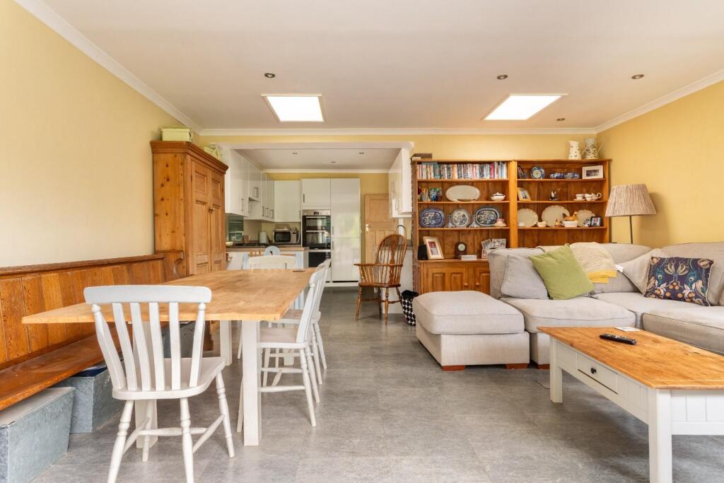 Greenways Crescent-19.jpg