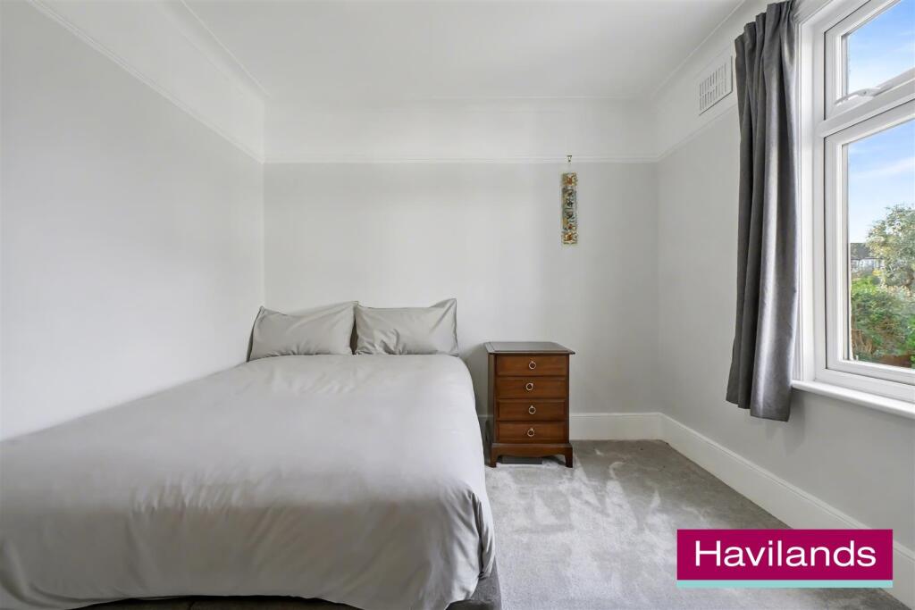 Wolves Lane N13 6DR-8.jpg