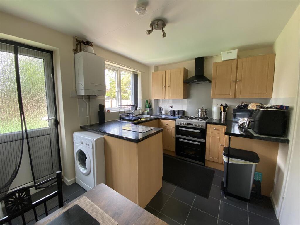 4 Walsham Close-3.jpg