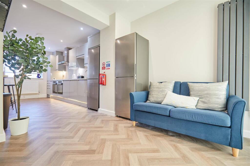 97 Friends Road 16.jpg