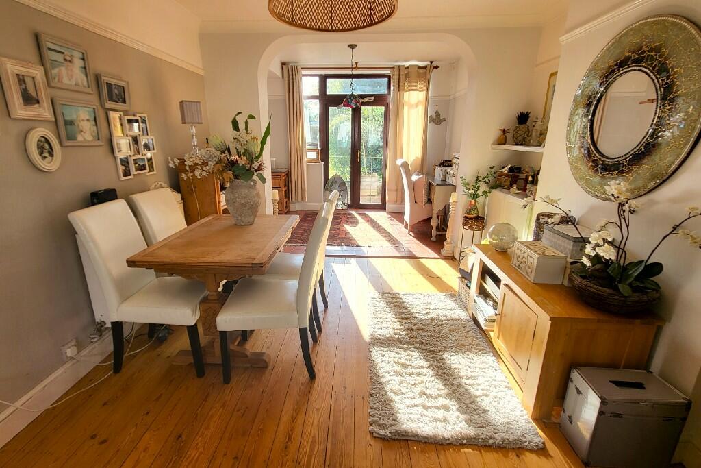 Dining Area (2) 