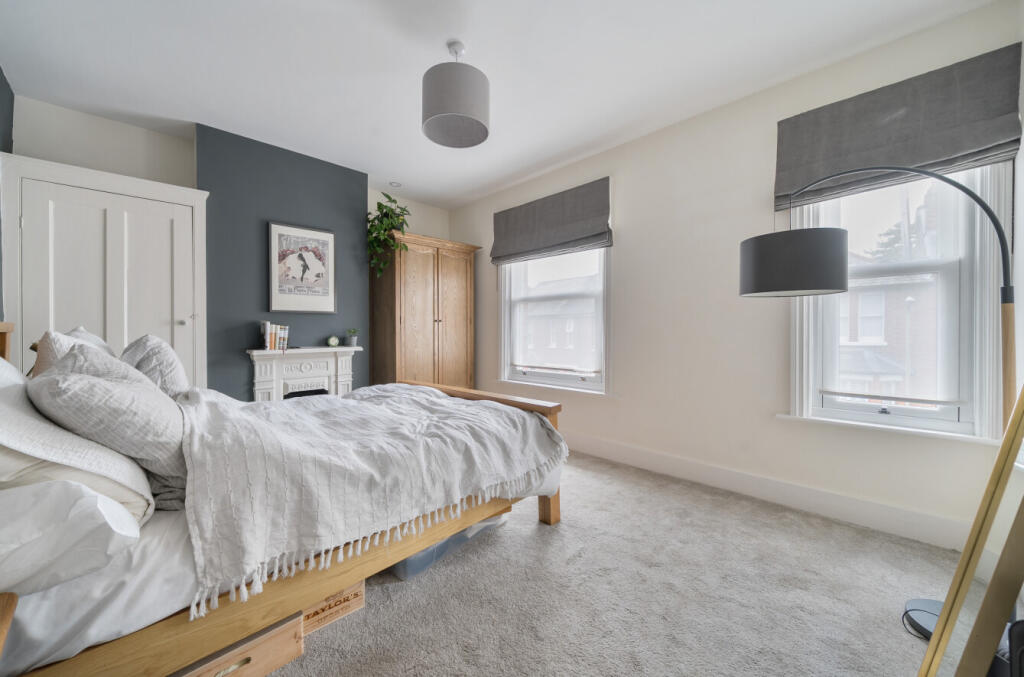 1336754-12-689cb6...