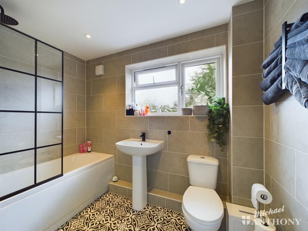 CAM02773G0-PR0146-STILL011