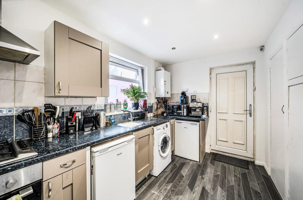 1361616-10-68de9d...