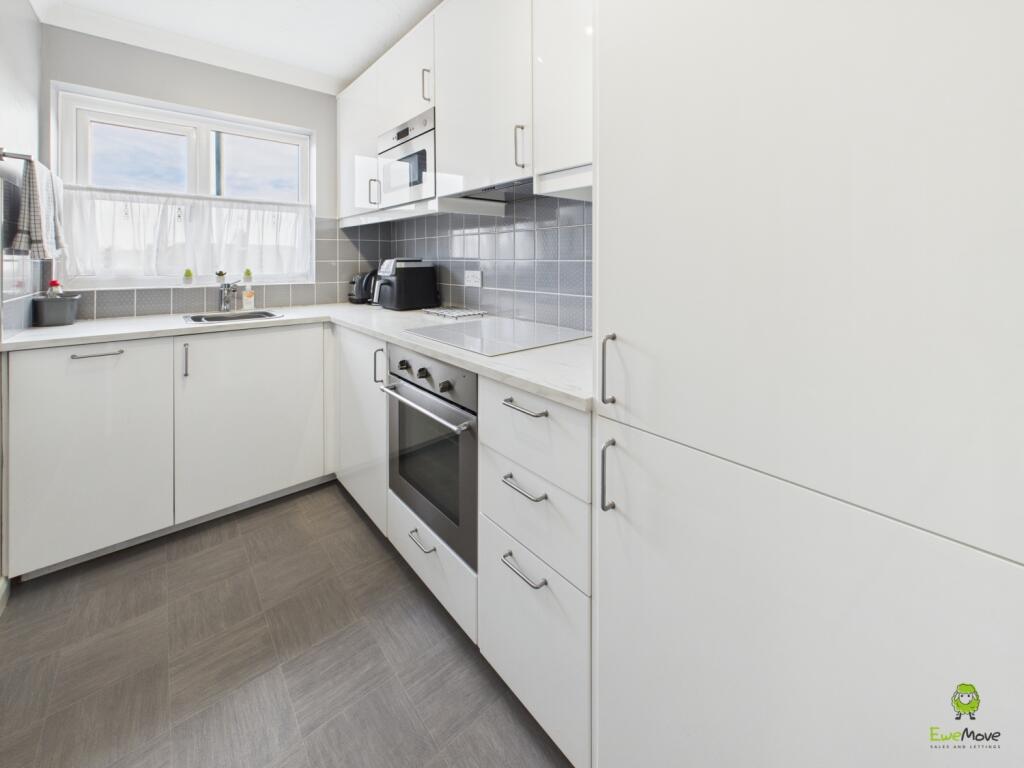 CAM03418G0-PR0186-STILL011