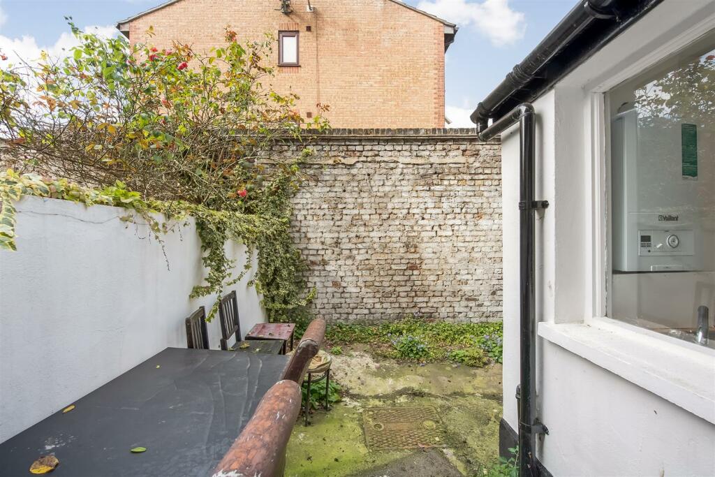 08.09.2020_63-Henshaw-Street-SE17-1PE_8.jpg