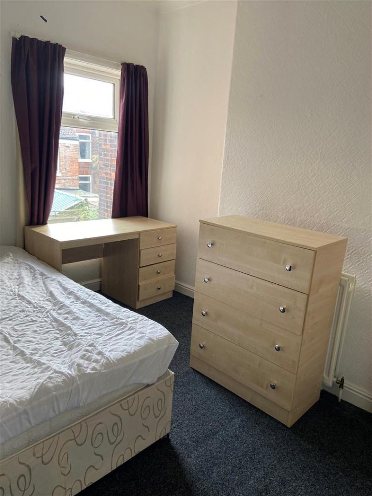 Bedroom 1.JPG