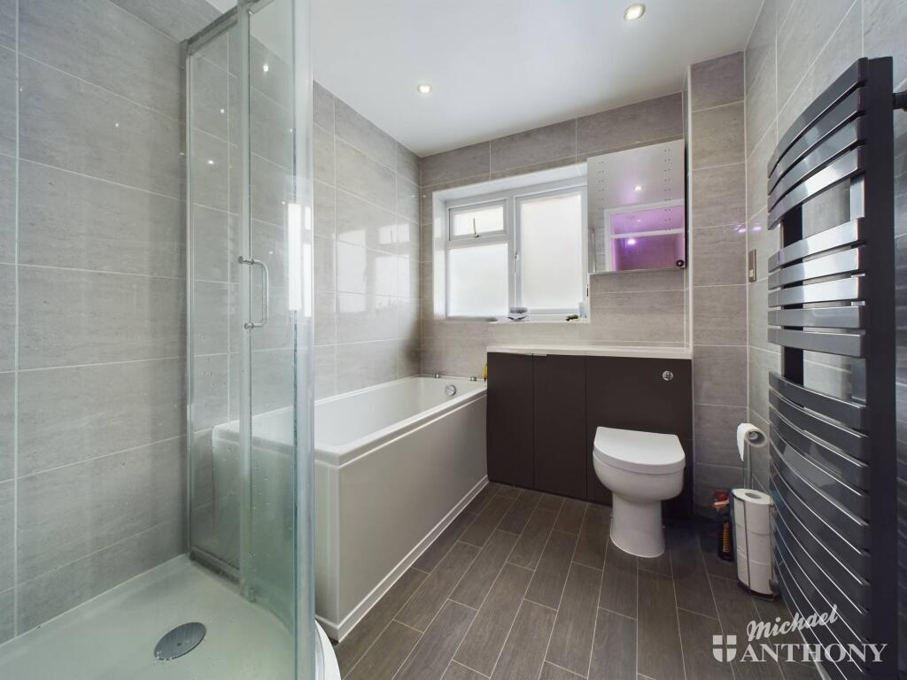 CAM02773G0-PR0249-STILL007