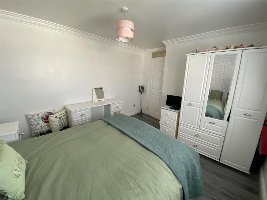 Bedroom no.2 rear double: