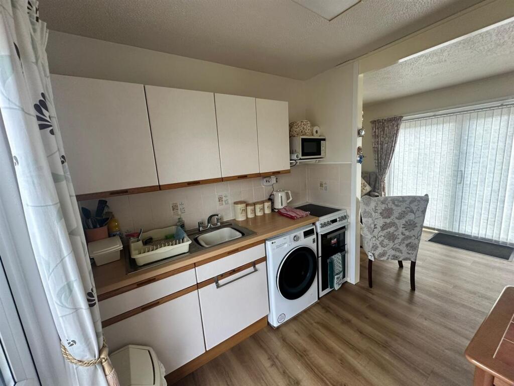Kitchen area.jpg