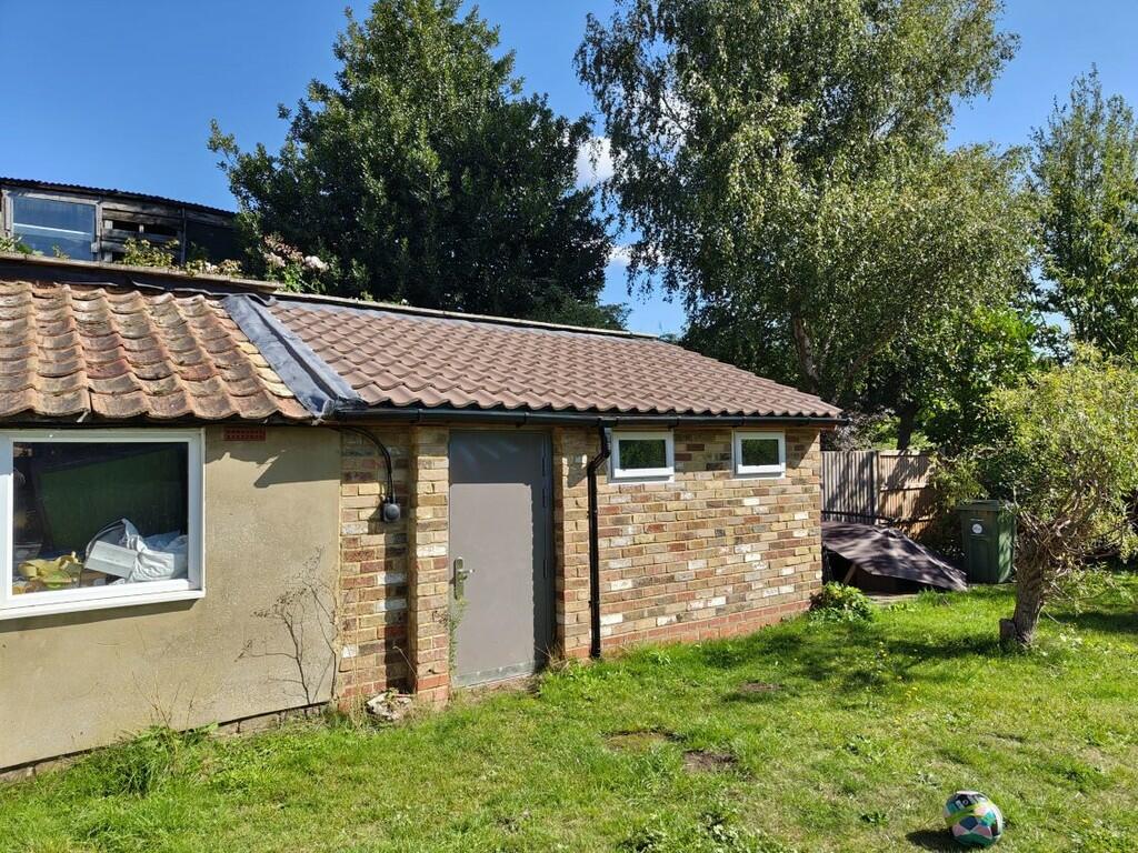7 bw rd-outbuildi...