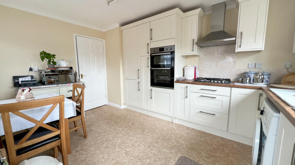 Kitchen/dining ro...