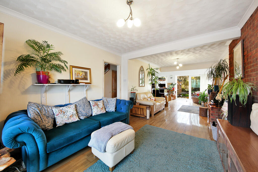 143 Holders Hill ...