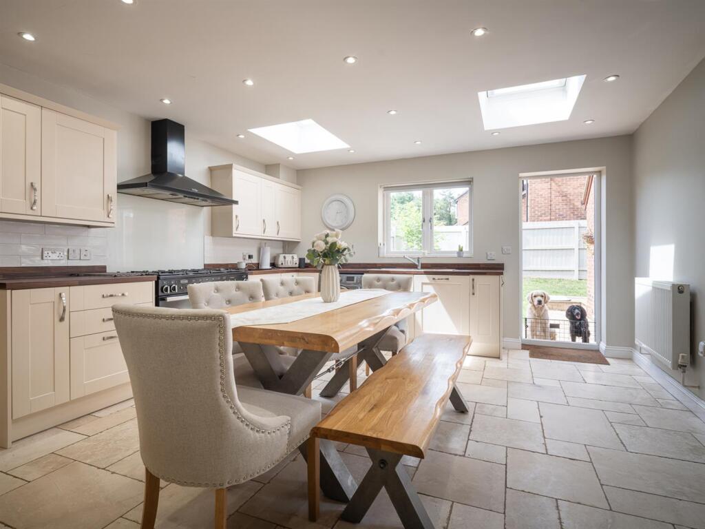 26 Balmoral Close-24.jpg