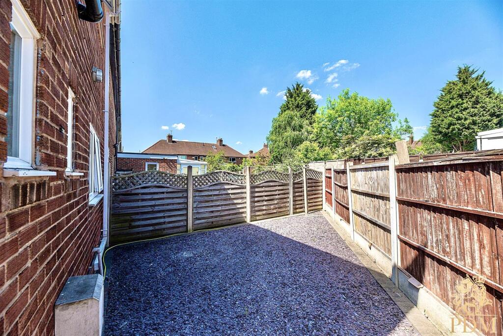 39 Felstead Road (11 of 29) copy.jpg