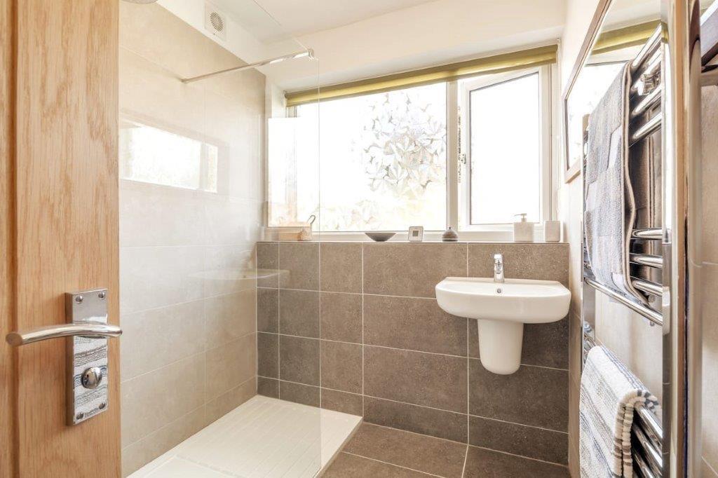 bath 1 b4ff2655-fa27-40fd-9acd-08af0fcaca9c.jpg