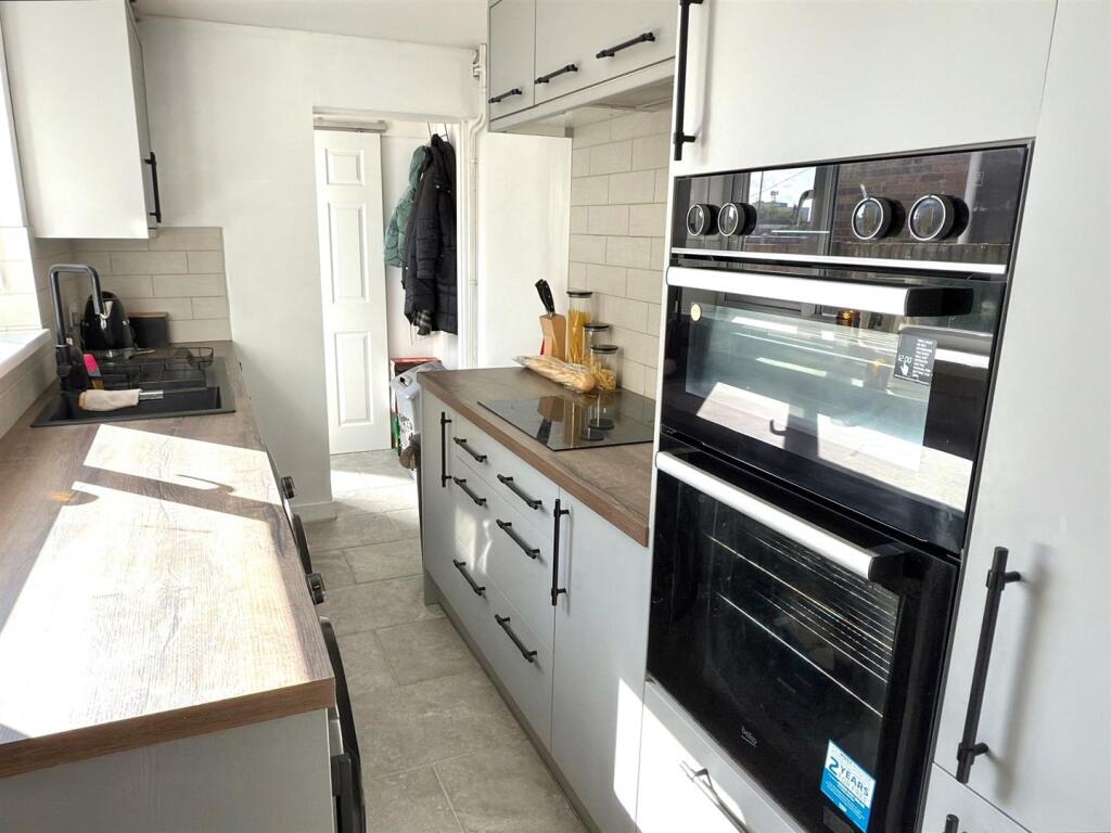 KITCHEN AREA.jpg