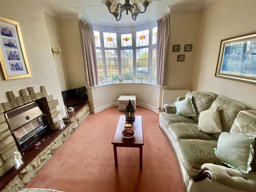Bramleys Estate Agents - Glebe Gate - Thornhill (1