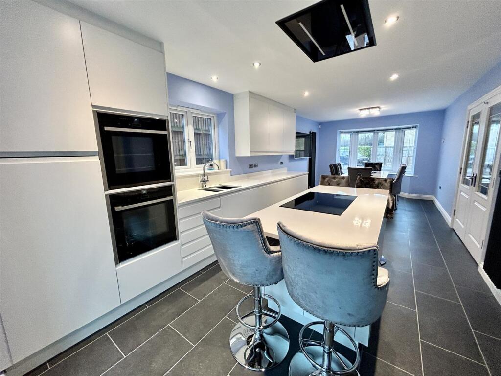 Kitchen/Dining Room View Eight