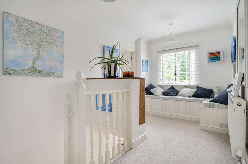 Landing Storage Unit