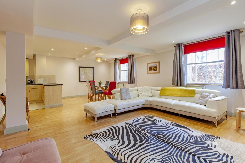 Reception Room-3.jpg