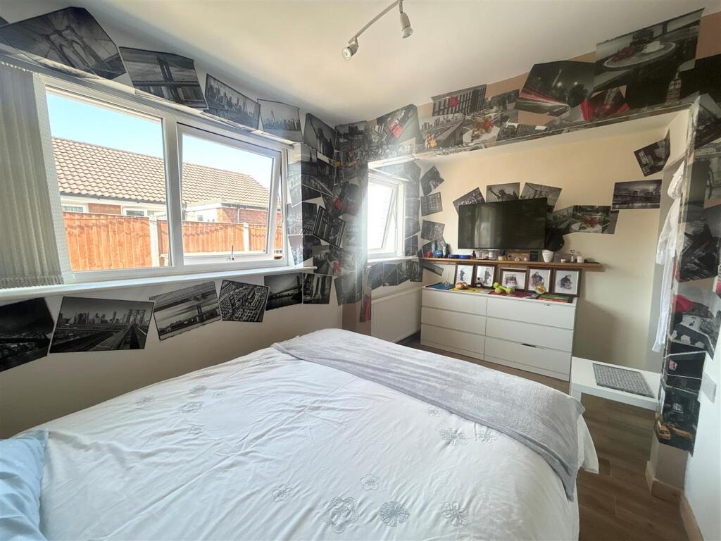 Bedroom Oakdale.jpg