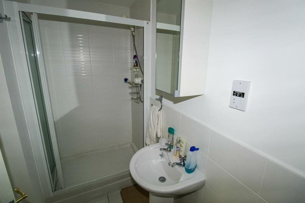 EN SUITE SHOWER ROOM/W.C.