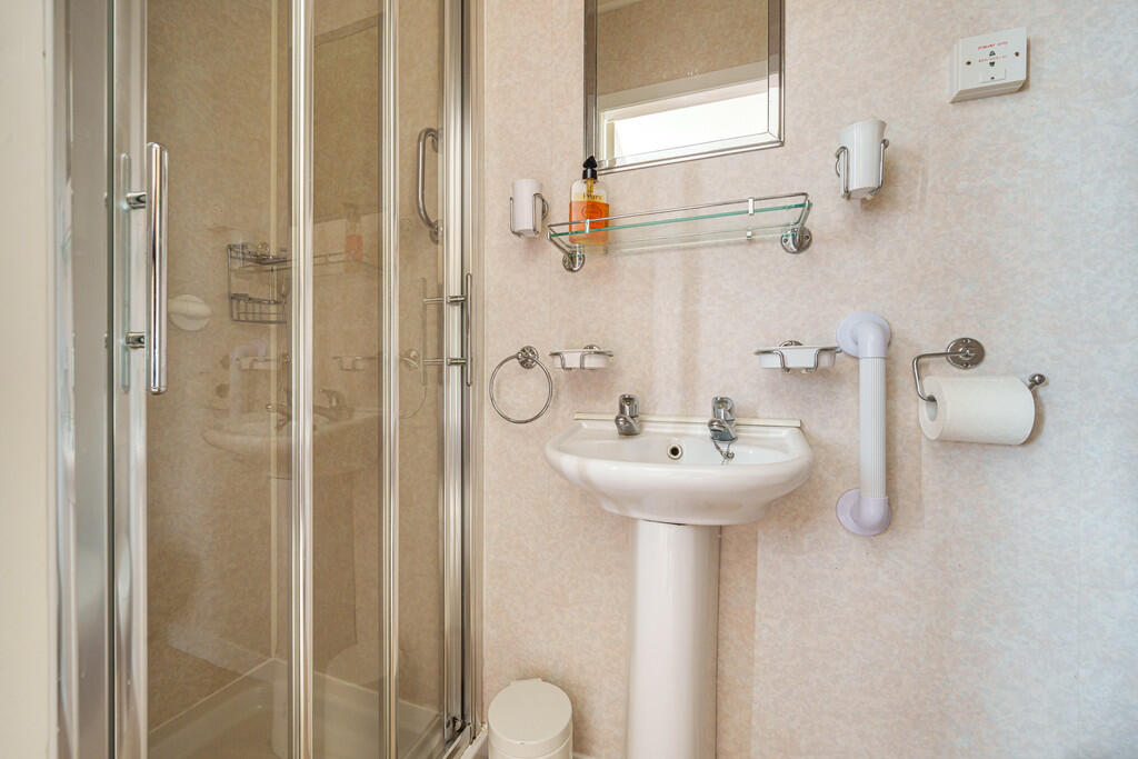 En-suite Shower R...