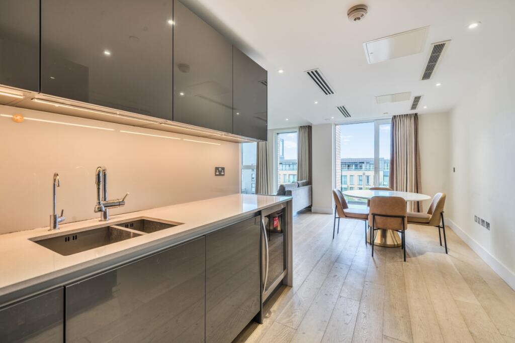 1349918-11-68b9a2...